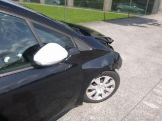 Peugeot 208  picture 7