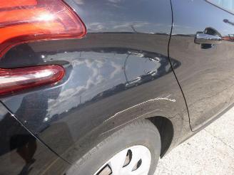 Peugeot 208  picture 11