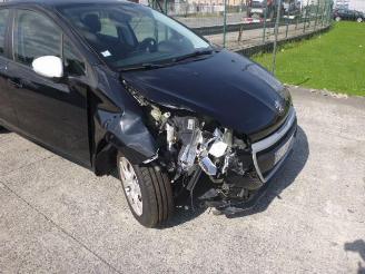 Peugeot 208  picture 8