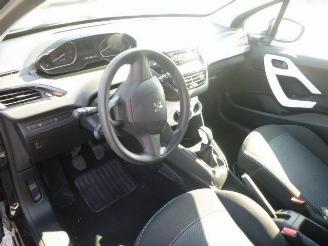 Peugeot 208  picture 5