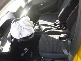 Peugeot 208 1.2 picture 10