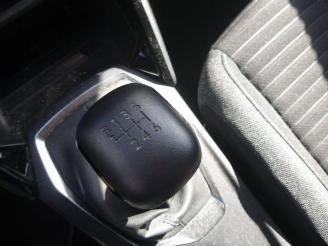 Peugeot 208 1.2 picture 28