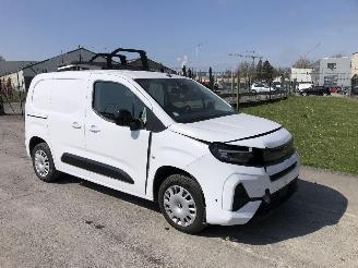 krockskadad bil bedrijf Opel Combo CARGO  1.5 HDI 2024/7