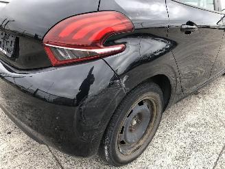 Peugeot 208 LIKE 1.2 picture 19