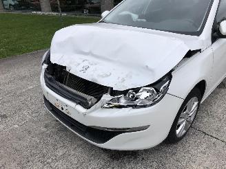 Peugeot 308 1.2 picture 2