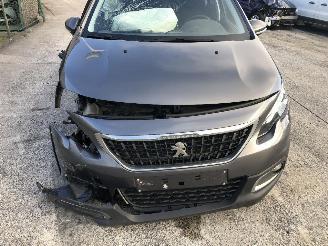 Peugeot 2008 SIGNATURE 1.2 picture 10