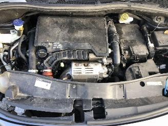 Peugeot 2008 SIGNATURE 1.2 picture 21