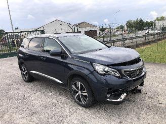 damaged passenger cars Peugeot 5008 5008  II   1.2 2019/7