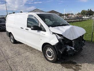 krockskadad bil auto Mercedes Vito e VITO 2024/9