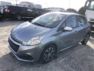krockskadad bil auto Peugeot 208 1.2 2019/11