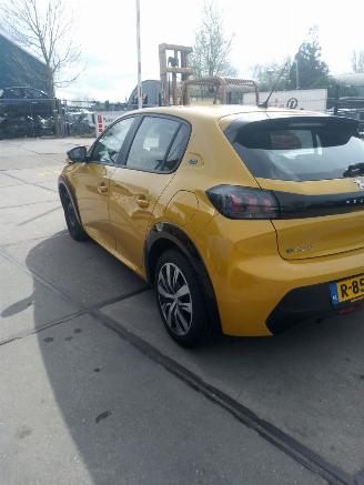 Peugeot e-208 Peugeot e-208 EV Active 50 kWh zie video !! picture 6