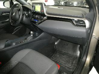 Toyota C-HR  picture 12