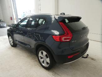 Volvo XC40 MOMENTUM picture 4