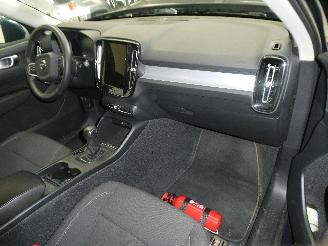 Volvo XC40 MOMENTUM picture 14