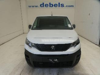 krockskadad bil auto Peugeot Partner 1.5D 2023/9