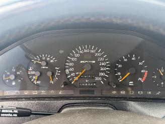 Mercedes SL V8 picture 15