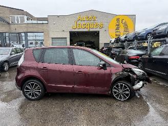uszkodzony samochody osobowe Renault Scenic 1.5 DCI 2015/3