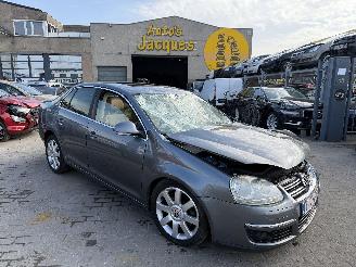 Coche accidentado Volkswagen Jetta 1.9 TDI 2008/4