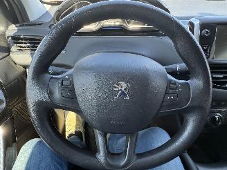 Peugeot 208 1.2I 3P picture 19