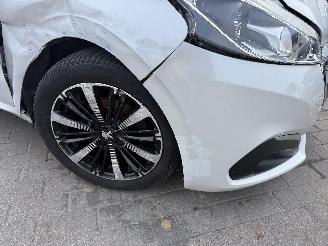 Peugeot 208 1.2 ALLURE picture 20