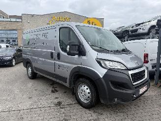 Vaurioauto  passenger cars Peugeot Boxer 2.2 BLUEHDI L2H1 2020/2