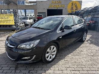 Schadeauto Opel Astra SEDAN 1.7 DTI 2013/4