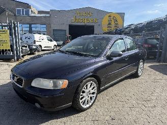 damaged passenger cars Volvo S-60 2.4D 2006/10