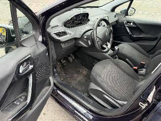 Peugeot 208 1.2 STYLE picture 18