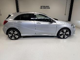 skadebil auto Mercedes A-klasse 4MATIC 2017/10