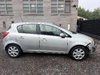  Opel Corsa EDITION 2013/8