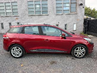 krockskadad bil auto Renault Clio IV GRANDTOUR ZE 2017/9