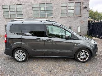 Vrakbiler auto Ford Tourneo Courier TITA 2016/6