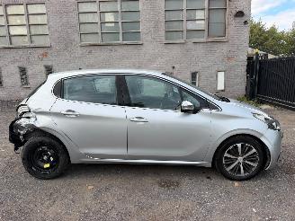 skadebil auto Peugeot 208 ALLURE 2018/4