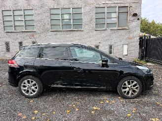 uszkodzony samochody osobowe Renault Clio IV GRANDTOUR LI 2018/8
