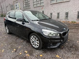 BMW 2-serie 216D picture 2