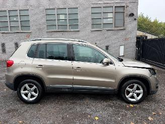 Schadeauto Volkswagen Tiguan 2.0 DTI 2014/12