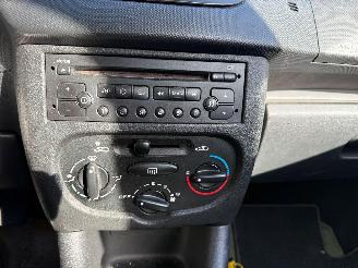 Peugeot 206 1.2I picture 30
