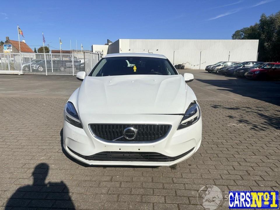 Volvo V-40 