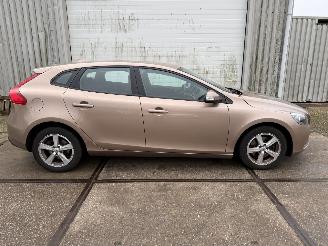 Volvo V-40 2.0 T2 Kinetic picture 2