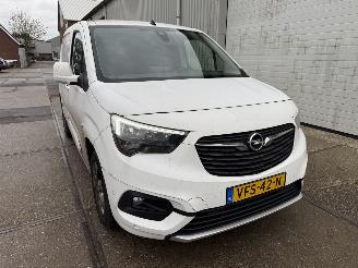 krockskadad bil bedrijf Opel Combo 1.6D L1H1 Innovation 100PK 2020/3