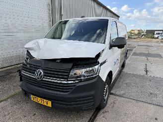 uszkodzony samochody ciężarowe Volkswagen Transporter 2.0 TDI DSG L2H1 150PK 2023/2