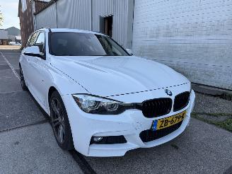 damaged passenger cars BMW 3-serie 330i Touring M-Sport 2019/4