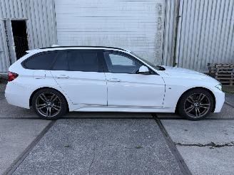 krockskadad bil auto BMW 3-serie 330i Touring M-Sport 2019/4