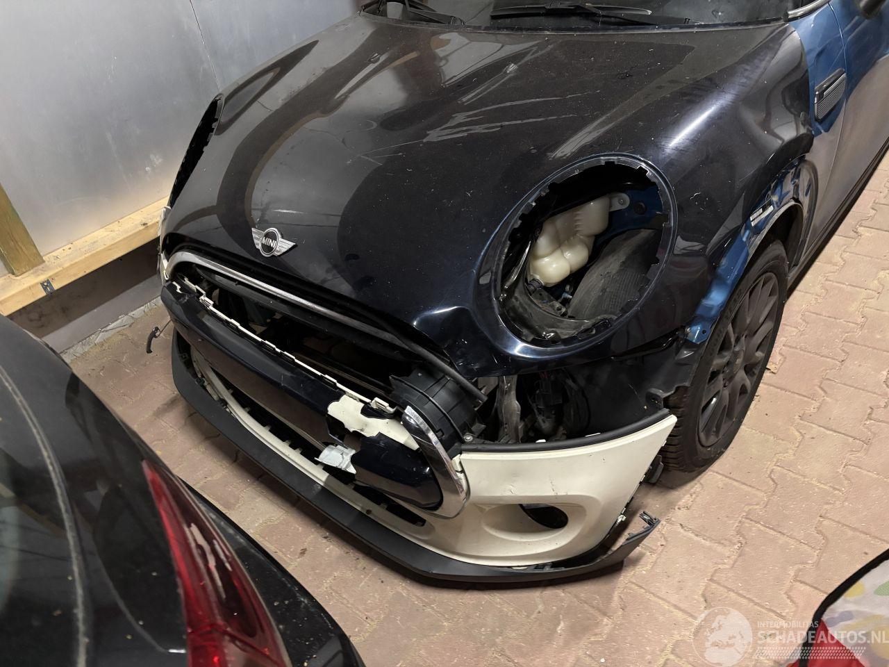 Mini Cooper FACELIFT AUTOMAAT LEER LED NAVI CAMERA B.J 2021