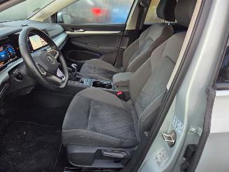 Volkswagen Golf 8 TSI 110 PK NAVI CLIMA CAMERA LED B.J 05-2022 picture 17