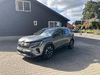 Schadeauto Renault Austral 1.2 E TECH FULL HYBRIDE 200 PANO AUTOMAAT B.J 11/2024 2024/11