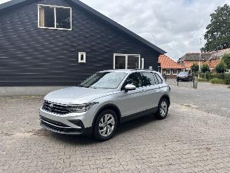 Schadeauto Volkswagen Tiguan TIGUAN 1.5 AUTOMAAT 150 PK NAVI CLIMA CAMERA VIR DASHBOARD LED TREKHAAK B.J 2024 2024/1