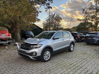 Schadeauto Volkswagen T-Cross TSI NAVI CLIMA CRUISE B.J 2021 2021/4