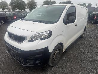 krockskadad bil auto Peugeot Expert  2019/8