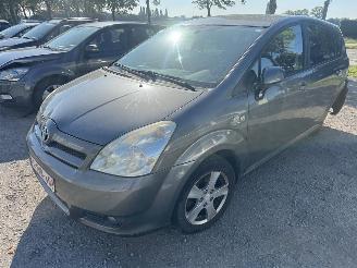 damaged passenger cars Toyota Corolla VERSO 2006/6
